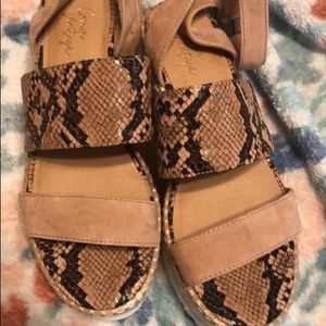 Crown Vintage Wedges